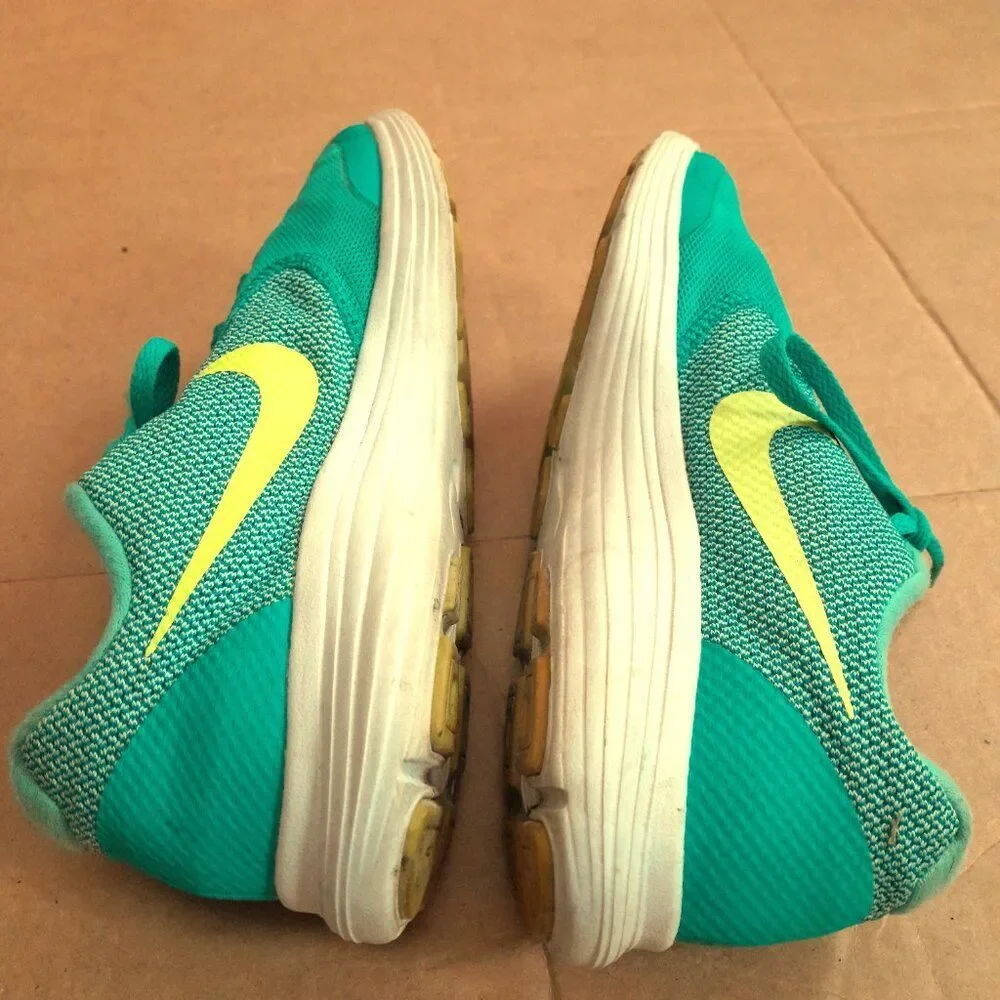 Nike Revolution 3 Women’s Size 6 Green White Athletic Running Shoes Sneakers